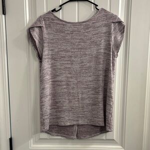 Market & Spruce Heathered Short Sleeve Top in Purple and White